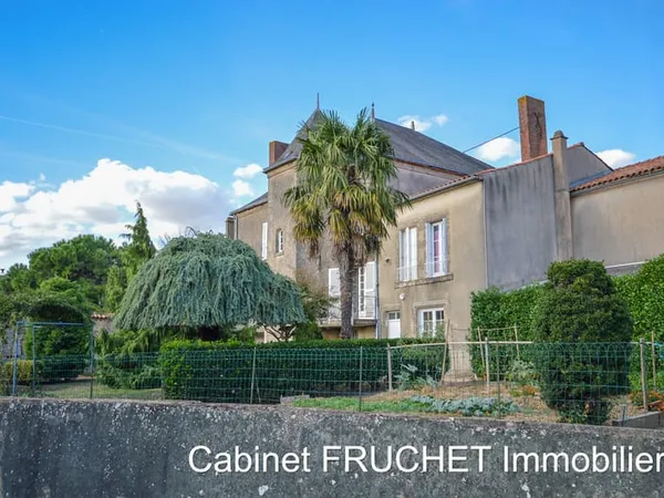 LA CHATAIGNERAIE - Ensemble immobilier de caractère