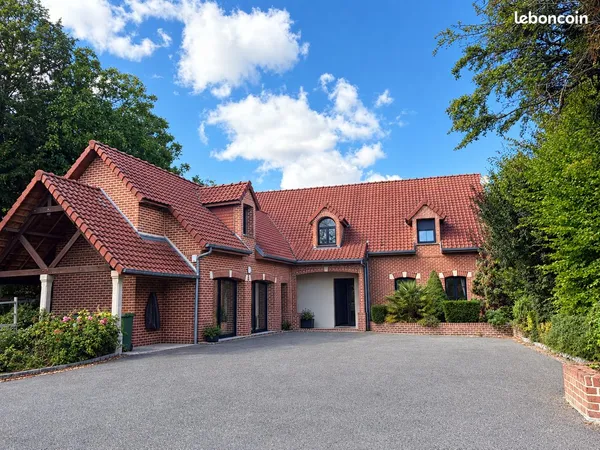 Pavillon 8 pièces 313 m²