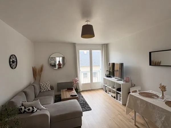 Appartement 60m² 2 chambres rue Bois à Tours, loué avec garage