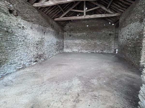 Hangar de 57 m² à louer - atelier ou stockage