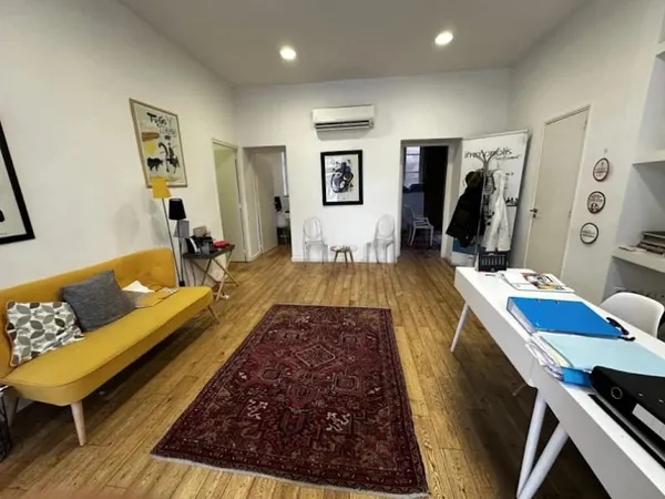 Local 4 pièces 93 m²