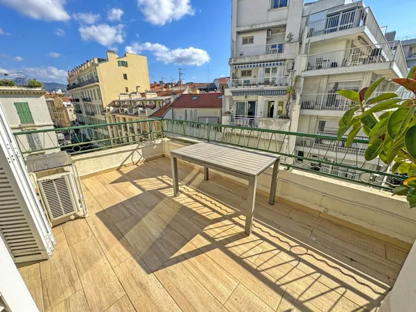 Nice Carré d'Or - 2 Pièces lumineux avec grande terrasse