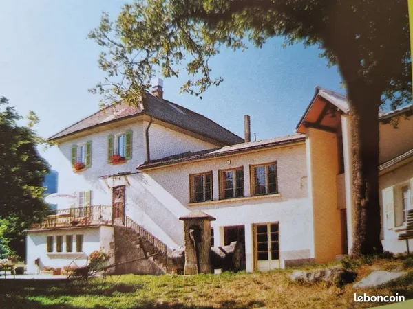 Chalet 25 pièces 854 m²
