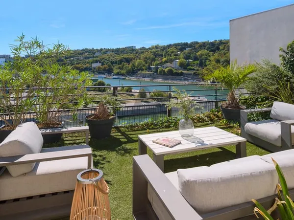 EXCLUSIVITÉ LYON 2e CONFLUENCE DERNIER ÉTAGE DUPLEX