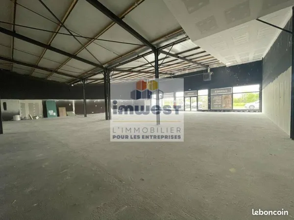 LOCAL COMMERCIAL 458 m² LA CHAPELLE-DES-FOUGERETZ