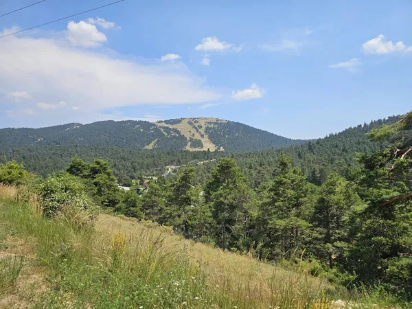 Terrain constructible de 848 m² env. avec vue panoramique sur La Moulière.