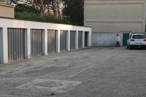 Loue garage sur istres