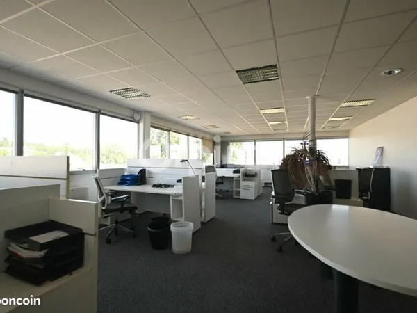 Bureau 150 m²