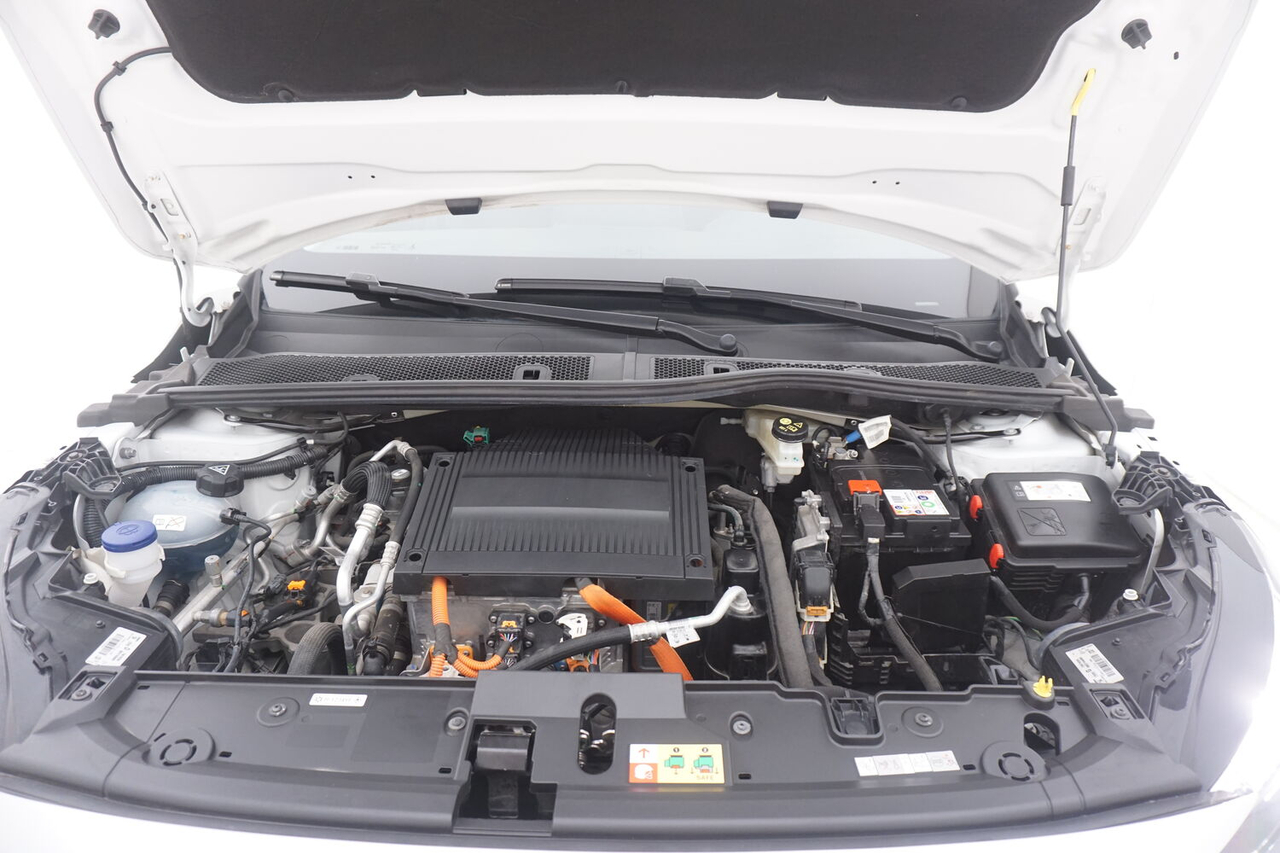 Peugeot 208 — photo 16