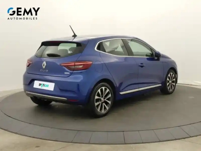 Renault Clio e-tech 140 - 21n — photo 39