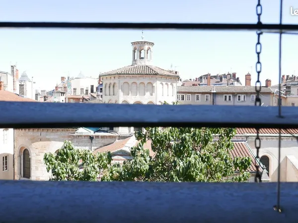 LYON ST PAUL MAGNIFIQUE APPARTEMENT FAMILIAL 150m2 POSSIBILITE STATIONNEMENT