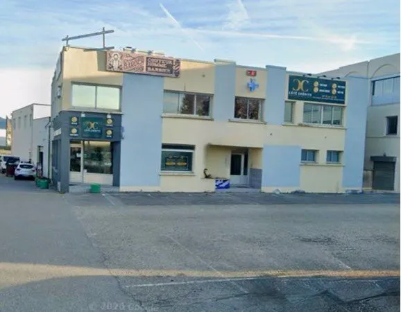 Local commercial / bureaux 500 m² - Zone Ponson-Moulon Aubenas - Parking