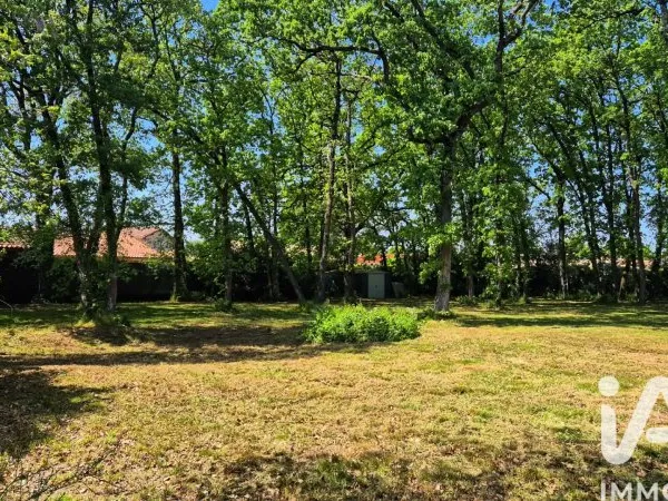 Terrain 3700 m²