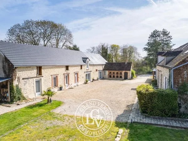 20 MN DE MALESHERBES - À BEAUMONT DU GATINAIS - PROPRIÉTÉ COMPRENANT DEUX LONGÈRES RÉNOVÉES - 8 CHAM