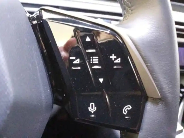 Peugeot 5008 hybrid 136 e-dcs6 — photo 95