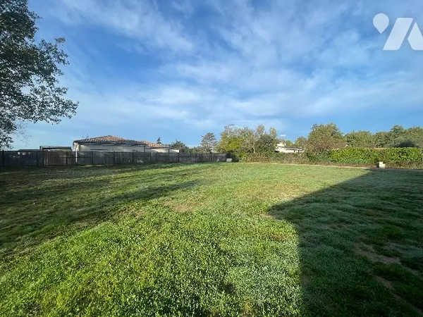 Terrain 921 m²