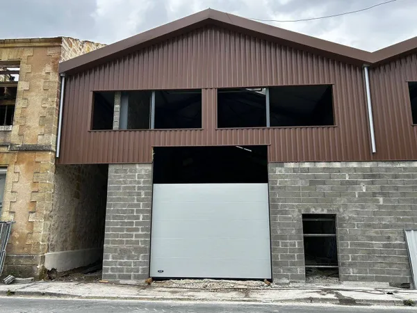 Local d'activité 1078 m²