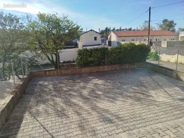 Appartement 2 chambres+ 2 bureaux (ou petites chambres d'enfants) 90m²-terrasse-parking-garage