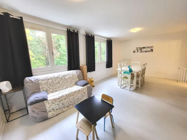 Appartement de 4 pièces refait à neuf dans Domaine sécurisé. Aucune anomalie sur les diagnostics