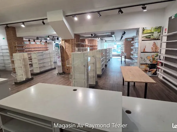 A Louer Grand Local Commercial de 426m2 centre ville Voiron