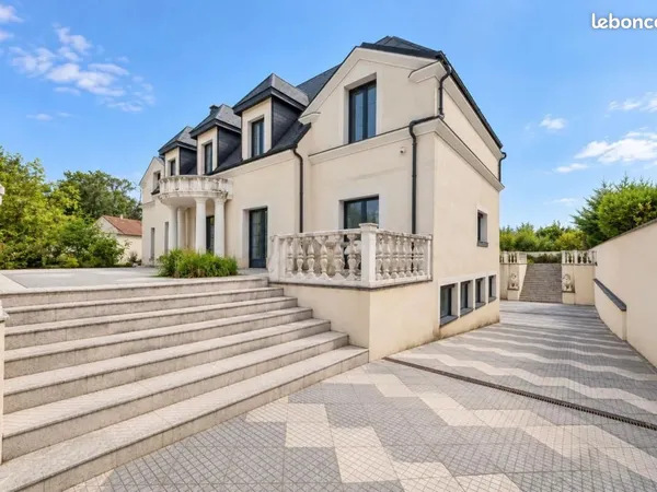 Maison 7 pièces 300 m²