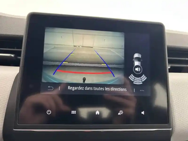 Renault Clio e-tech 140 - 21n — photo 33