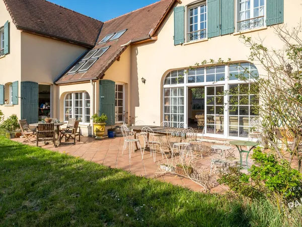 Maison 7 pièces 280 m²