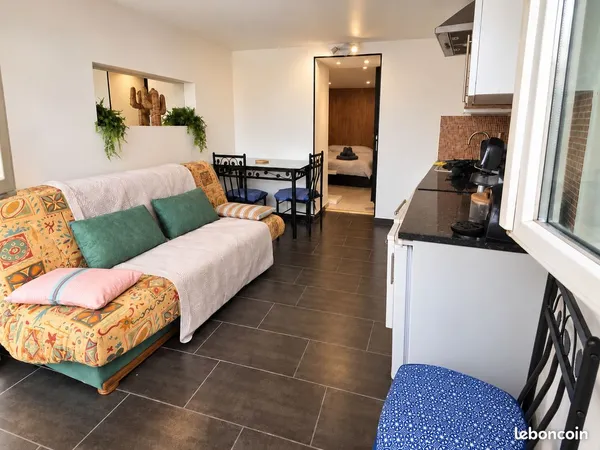 Studio aménagé en petit T2 - Vendu meublé