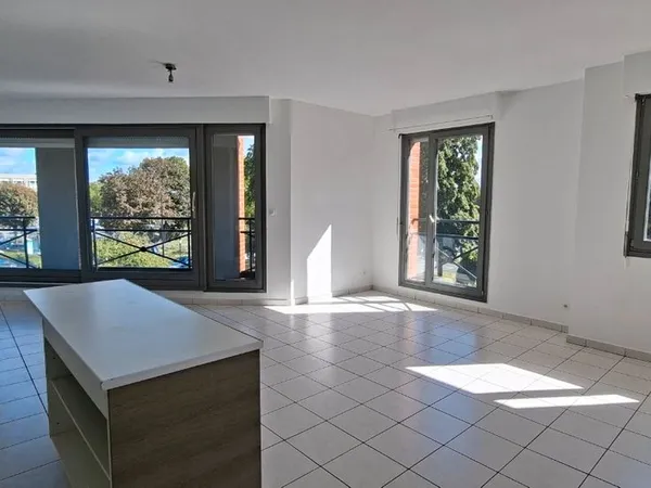 RESIDENCE LA CITADELLE Grand T2 lumineux de 60m² - Balcon, Vue dégagée & Parking - Valenciennes Gare