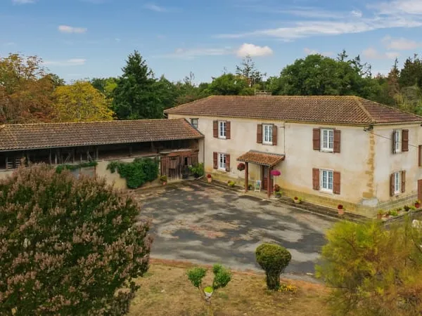 Maison Gasconne de 165m2 avec dépendances 400m2 et terrain p