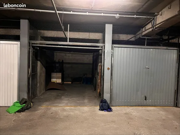 BOX PARIS 16e- RARE ET FACILE D'ACCES