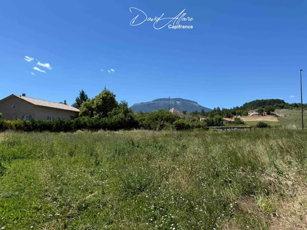Terrain à vendre de 747,00 m² (05)