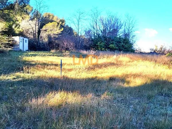 Terrain 1800 m² Eguilles