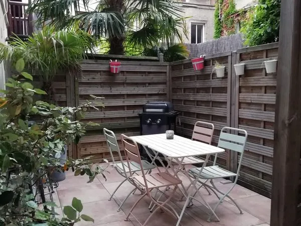 RARE : Coeur de ville avec terrasse privative