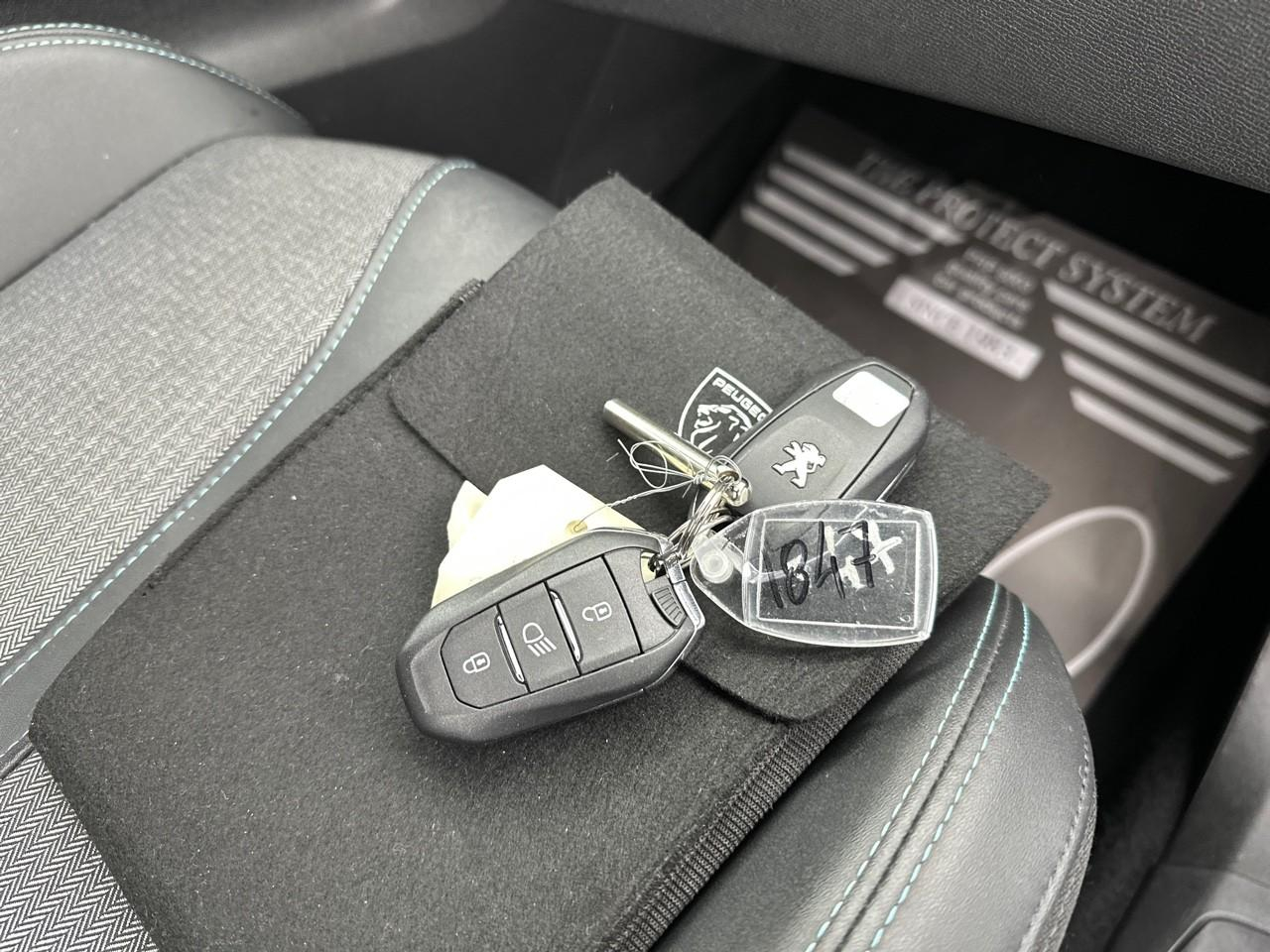 Peugeot 3008 puretech 130ch s&s eat8 allure pack — photo 33