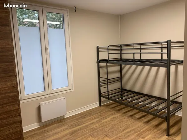 Chambre meublée