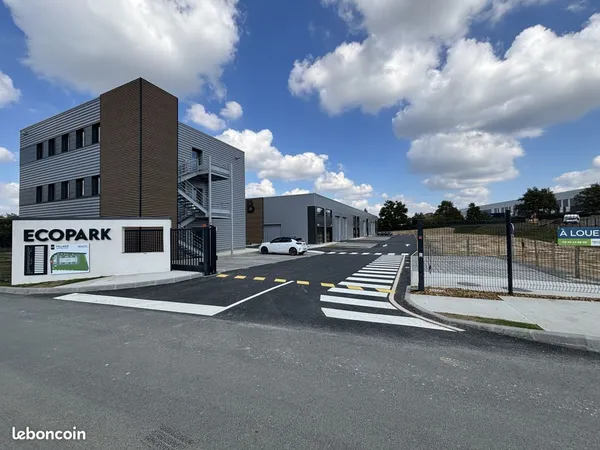 Local 90 m² Cholet