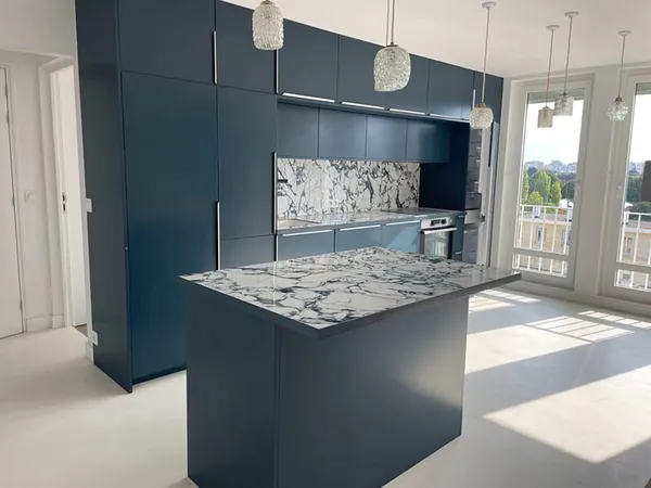Appartement 4 pièces de 75 M² à louer au dernier étage à Montrouge