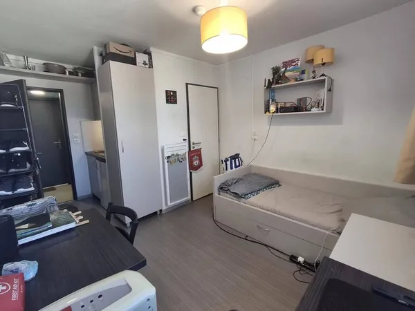 Studio 1 pièce 14 m²