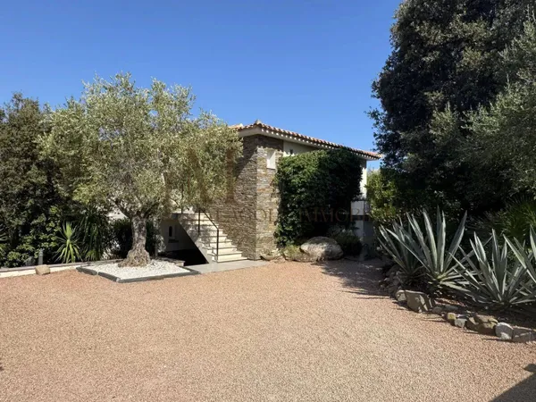 Villa 6 pièces 205 m²
