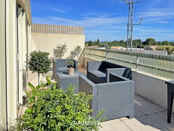 Location CHATEAURENARD, appartement 2 pièces avec terrasse,