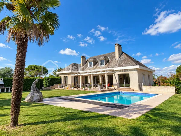 Maison 12 pièces 233 m²
