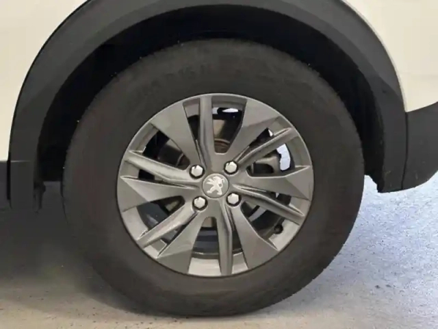 Peugeot 2008 e- 136ch style — photo 5