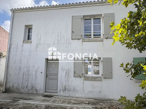 Maison familiale sans travaux avec jardin et garage centre chéray