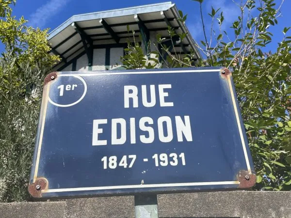 OFF MARKET - 44000 NANTES - PROCÉ - 4 CHAMBRES - MAISON FAMILIALE AVEC GRAND GARAGE ET JARDIN EXPOSÉ