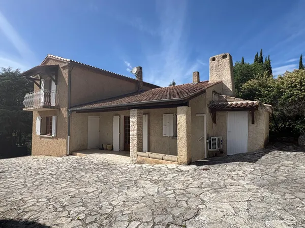 PIERREVERT Maison familiale 4 chambres sur près de 4 000 m