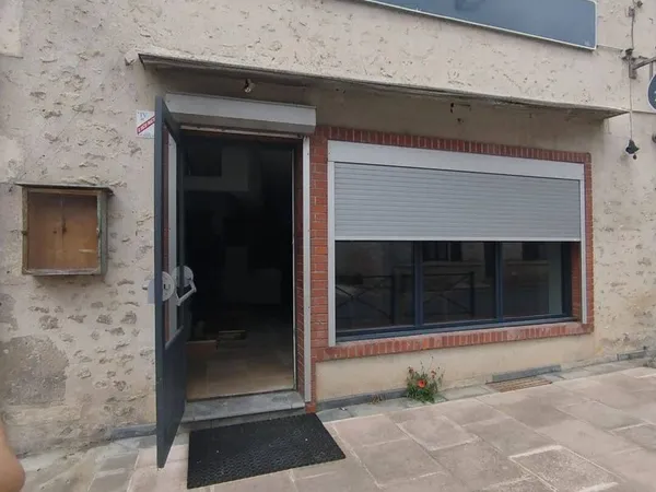 Local commercial 1 pièce 132 m²