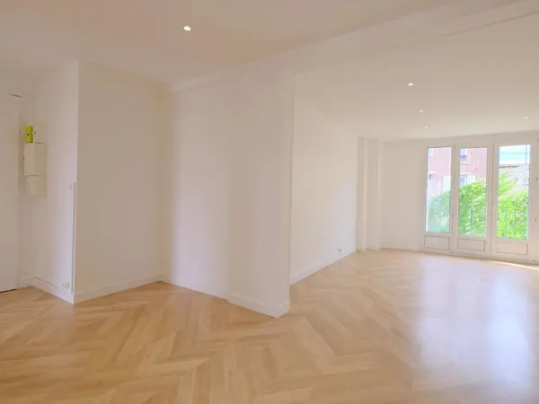 SURESNES - 3 PIÈCES DE 72,09 M² ENTIÈREMENT RÉNOVÉ - BOX INCLUS