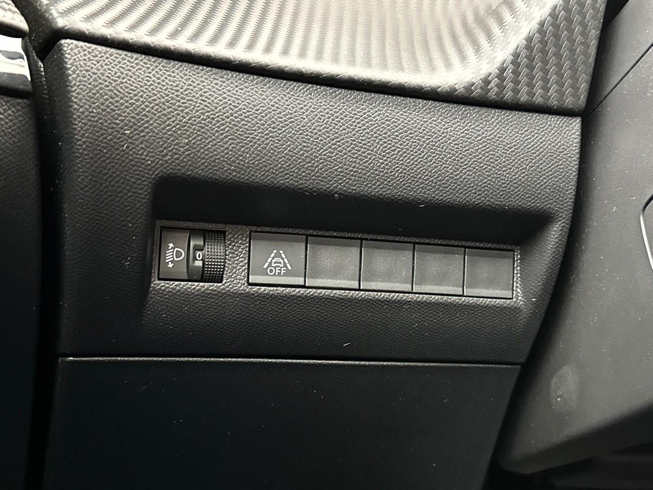 Peugeot 208 electrique 50 kwh 136ch like — photo 16