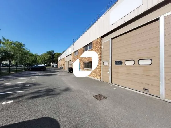 Local d'activité 226 m²